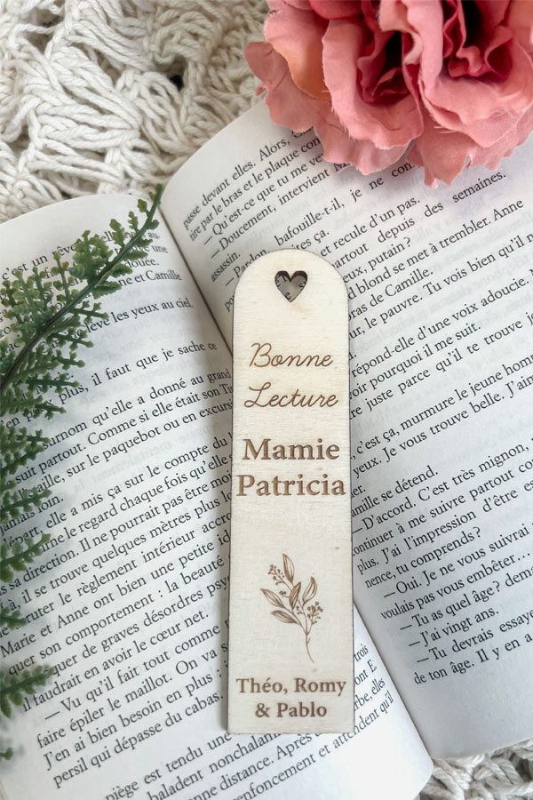 Marque page en bois mamie  | Bonne lecture