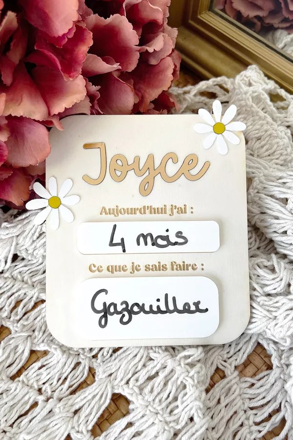 Carte étape en bois personnalisé bébé | Fleurs