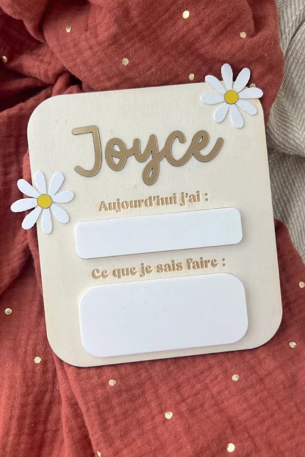 Carte étape en bois personnalisé bébé | Fleurs